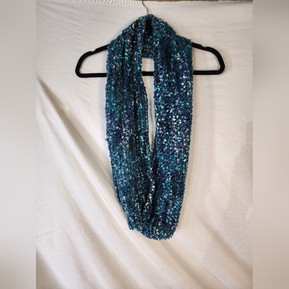 Accessories - Elegant Blue Knit Infinity Scarf